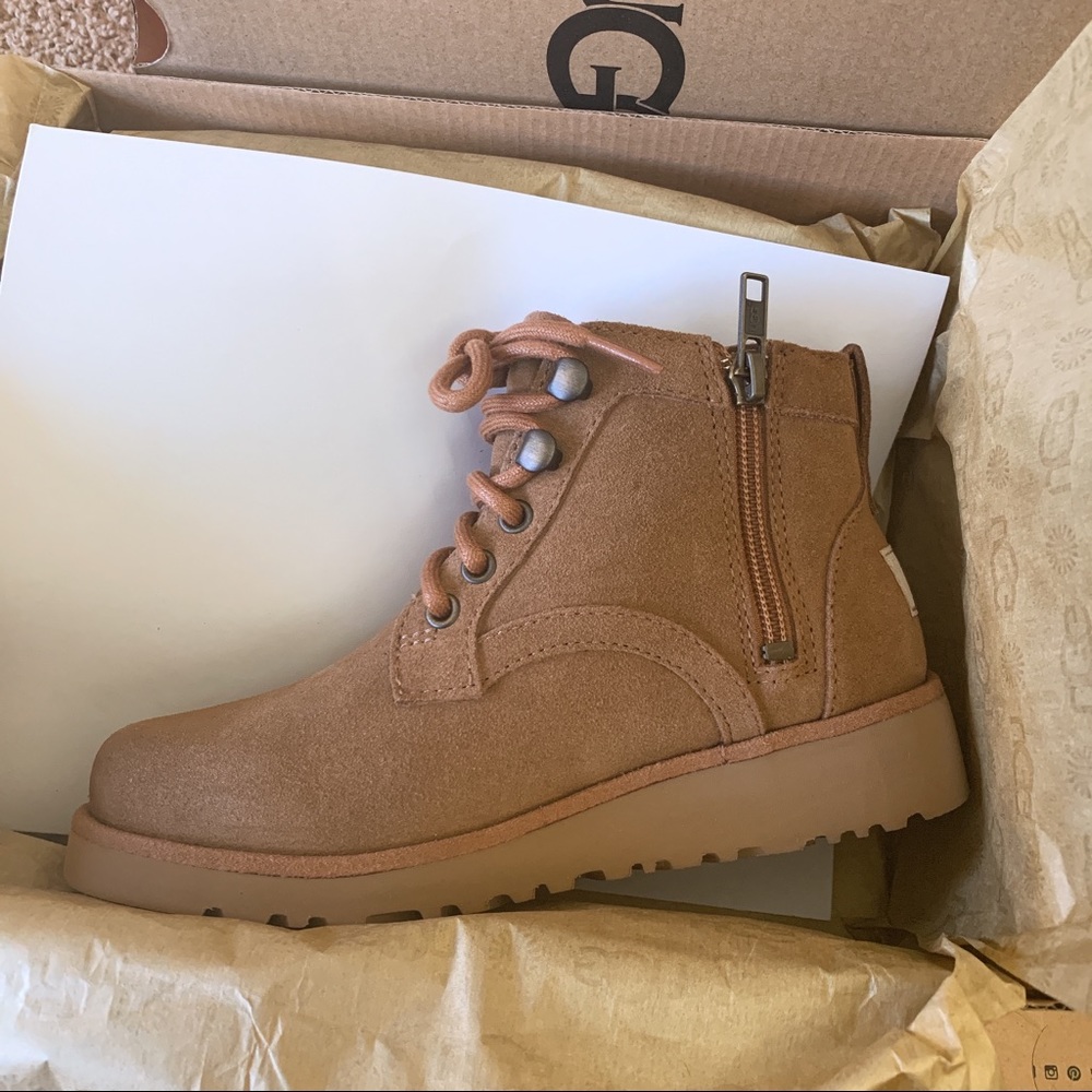 UGG Banan Water-Resistant Genuine Shearling Boot - Picture 4 of 8